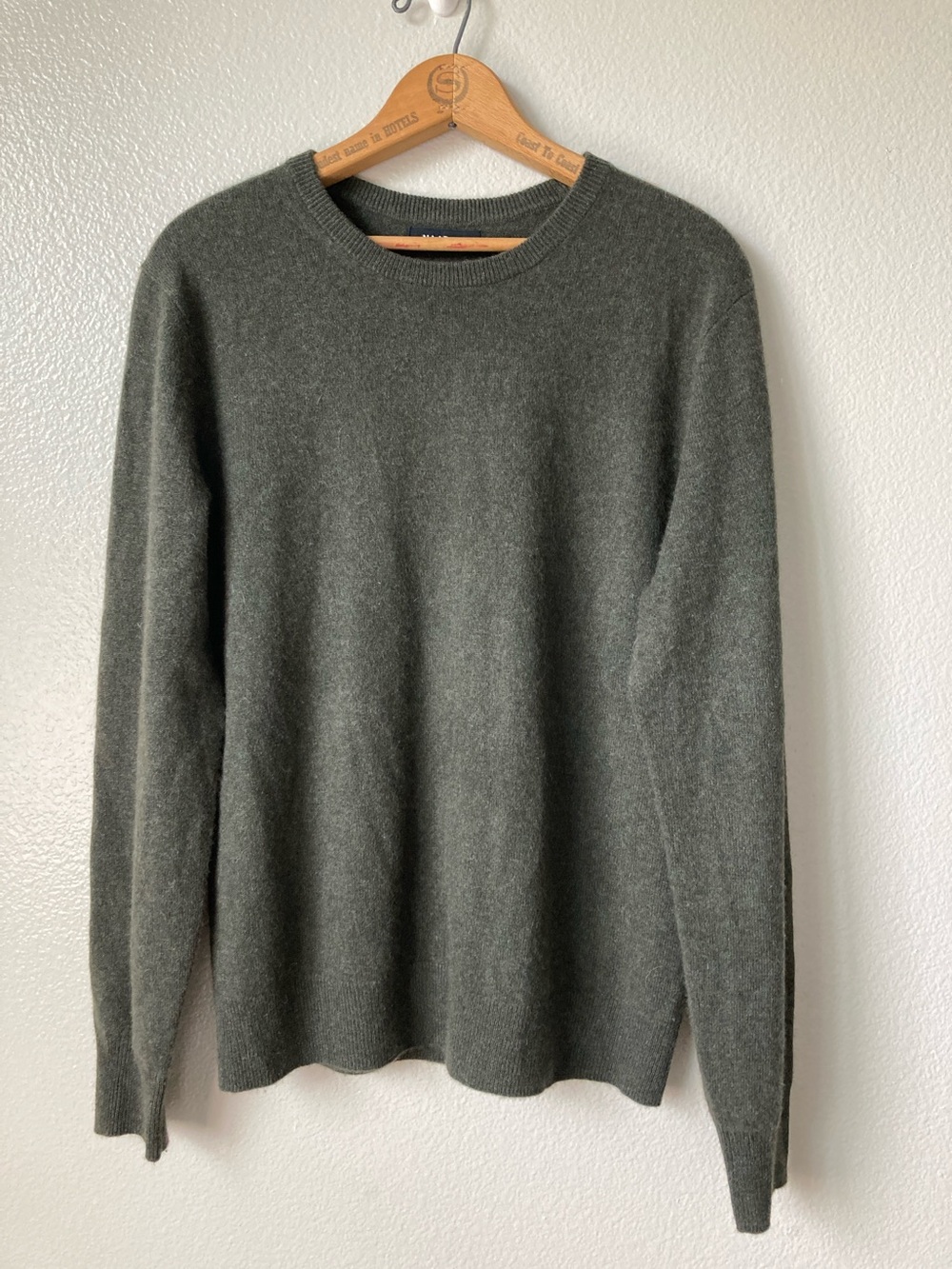 Naadam Original cashmere crewneck Sweater Olive Green Minimalist Clean Girl sz M